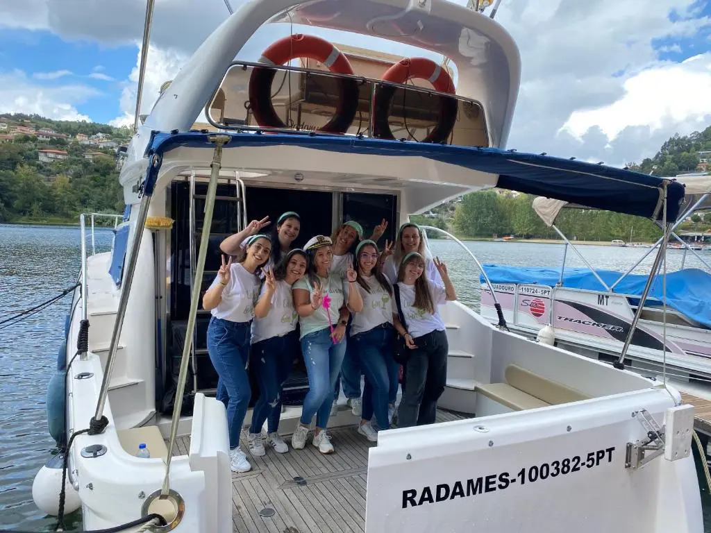 AQUADOURO Yacht RADAMES - Sleep Boat Experience