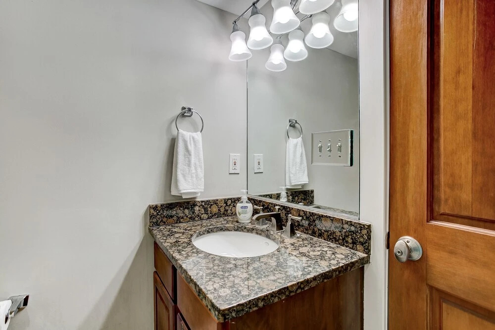 Luxurious Historic Home 1 Block From Inner Harbor