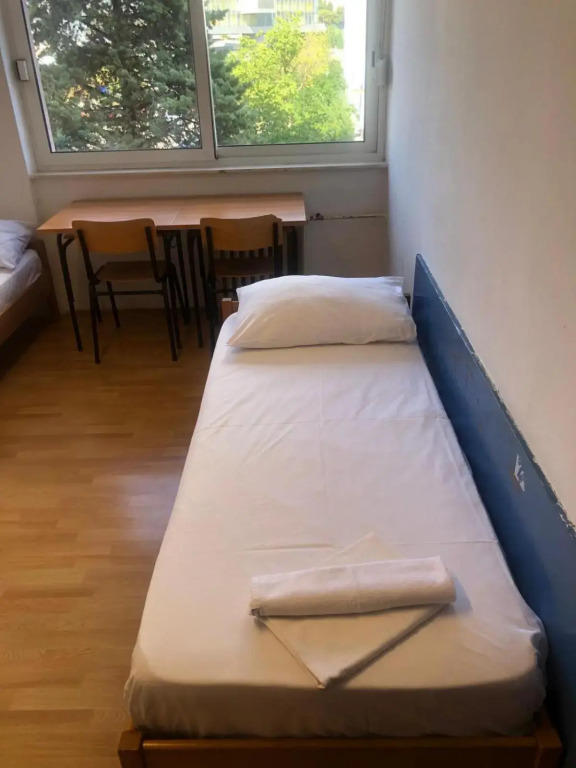 Split Summer Budget Rooms