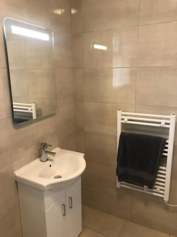 Cheerful 4 bedroom town house with bbq,