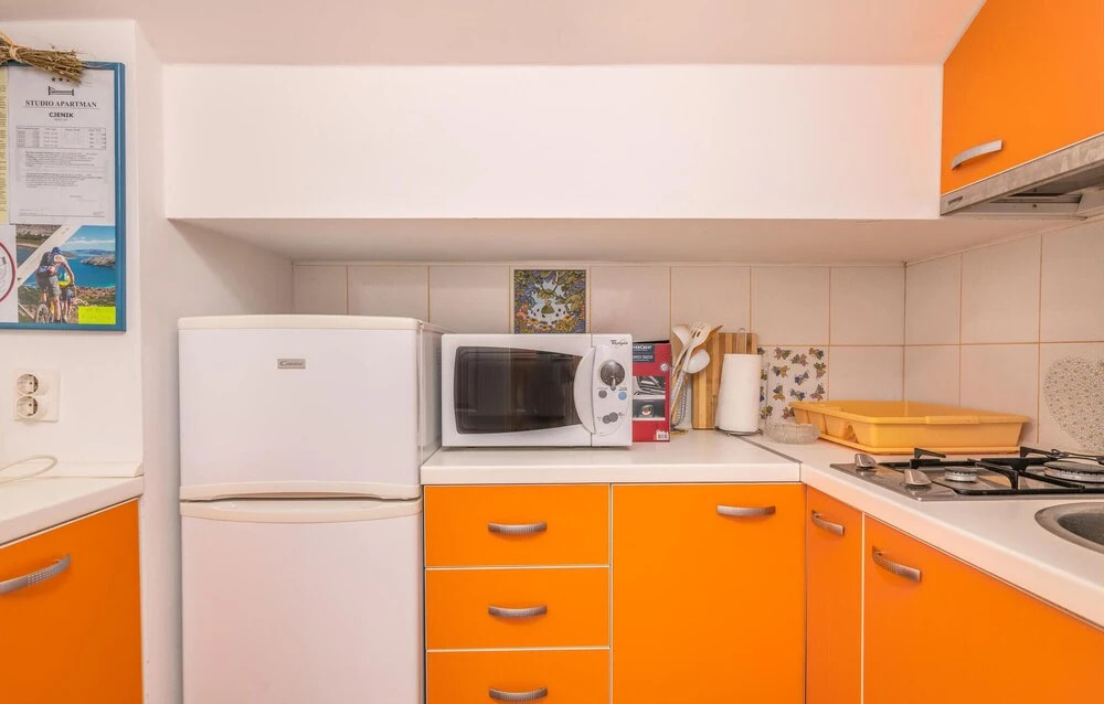 Beautiful Apartment in Vantacici With Wifi