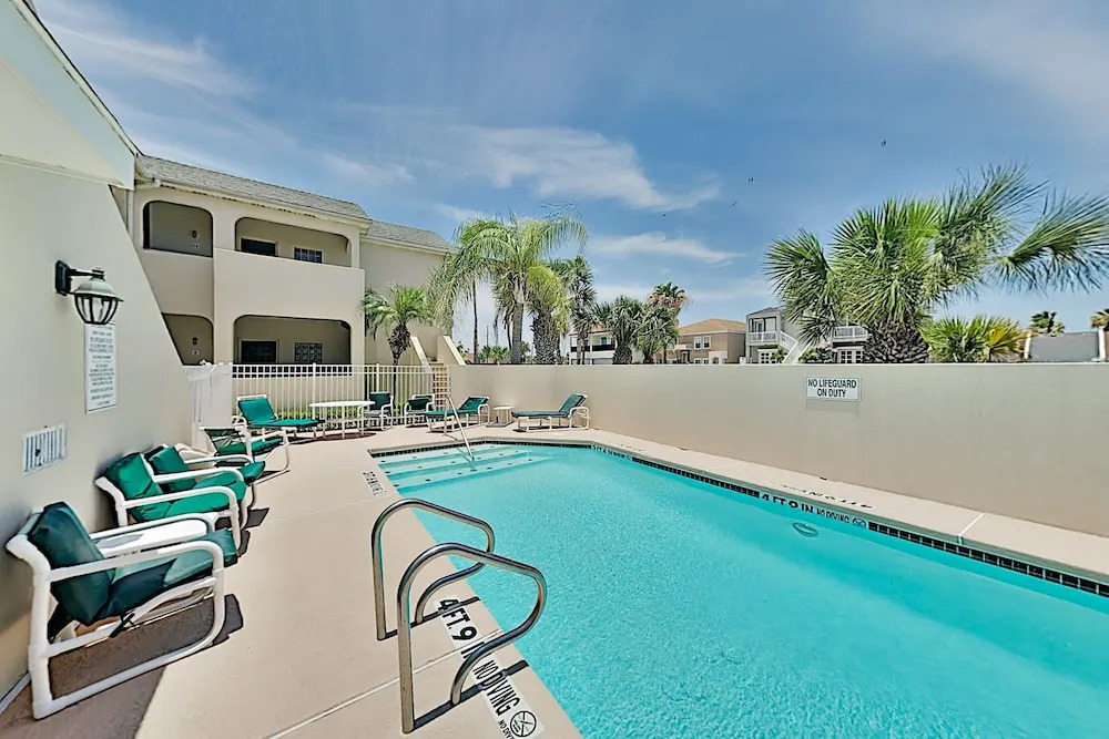 Prime Gulf Getaway W/ Pool - Walk To Beach, Dining 2 Bedroom Condo