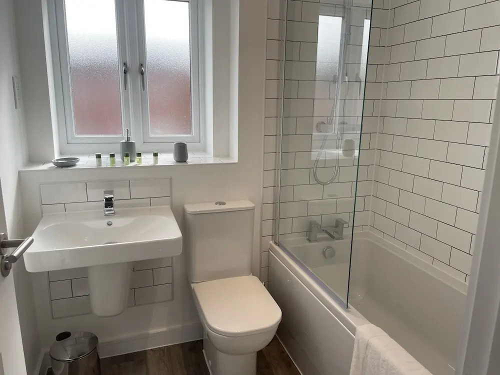Beautiful 3-bed House in Derby With Parking