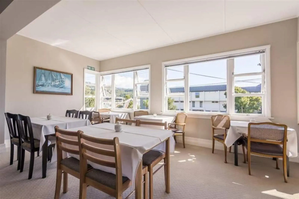Admirals Lodge