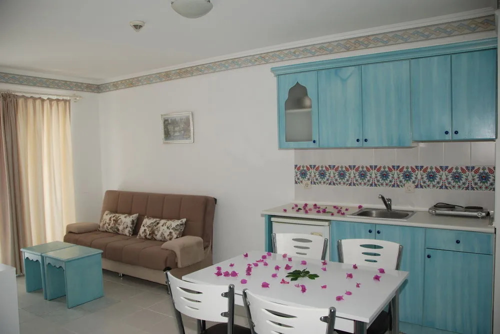 Risus Suit Hotel