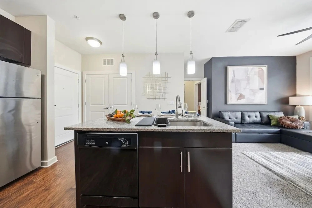 Modern 2BR w Pool Pet-friendly Unit 21