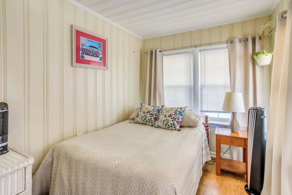 Carolina Beach Home w/ Private Deck: Walk to Shore