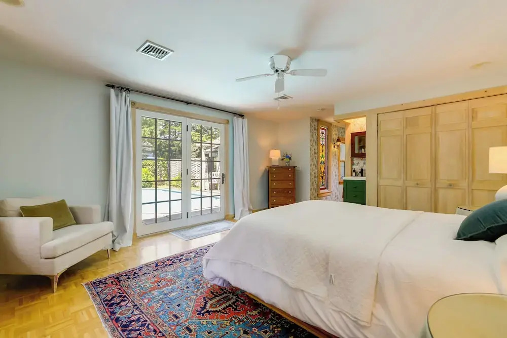Shared Hot Tub: Historic Cottage, Walk to Elm Park