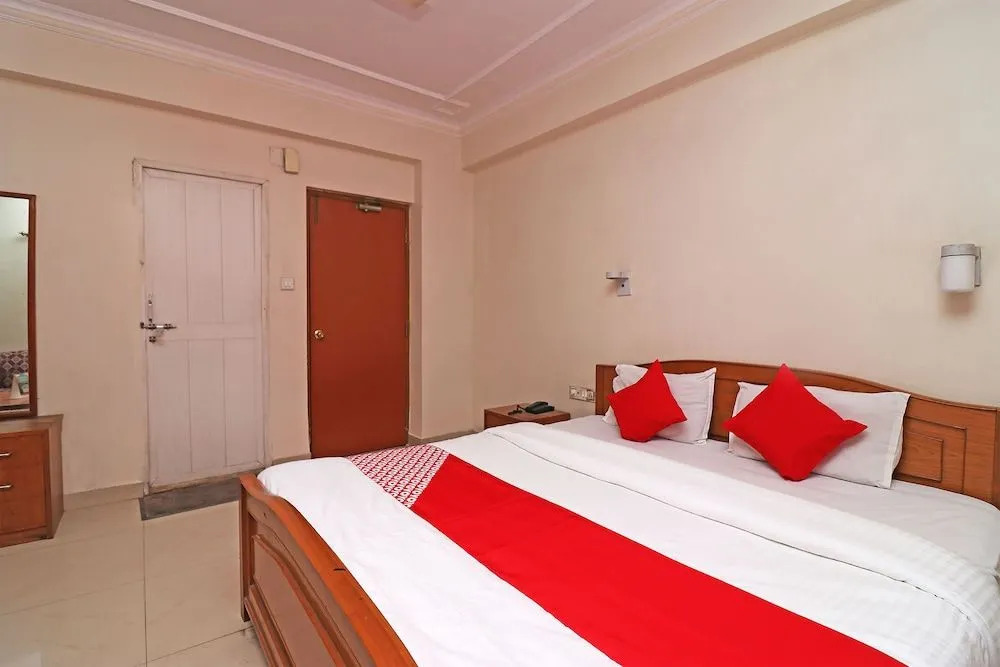 OYO 29941 Hotel Hukum Palace