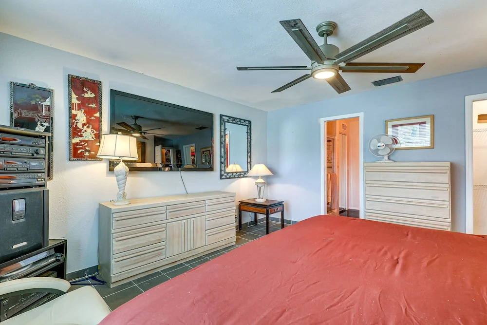 Private Hot Tub & Dock: Canal-front Ruskin Home