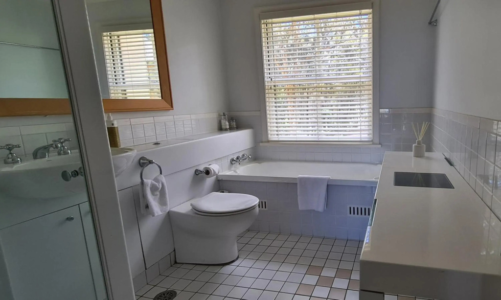 VILLA DION - 3 Bedrooms situated in Cypress Lakes Resort