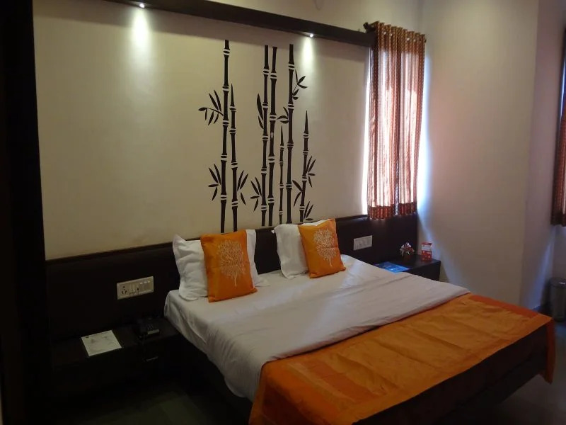 SNP House Airport Hotel & Restaurant