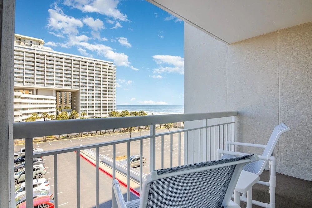 401 South Hampton - charming 2 bedroom, 2 bath ocean view condo. 2 Condo