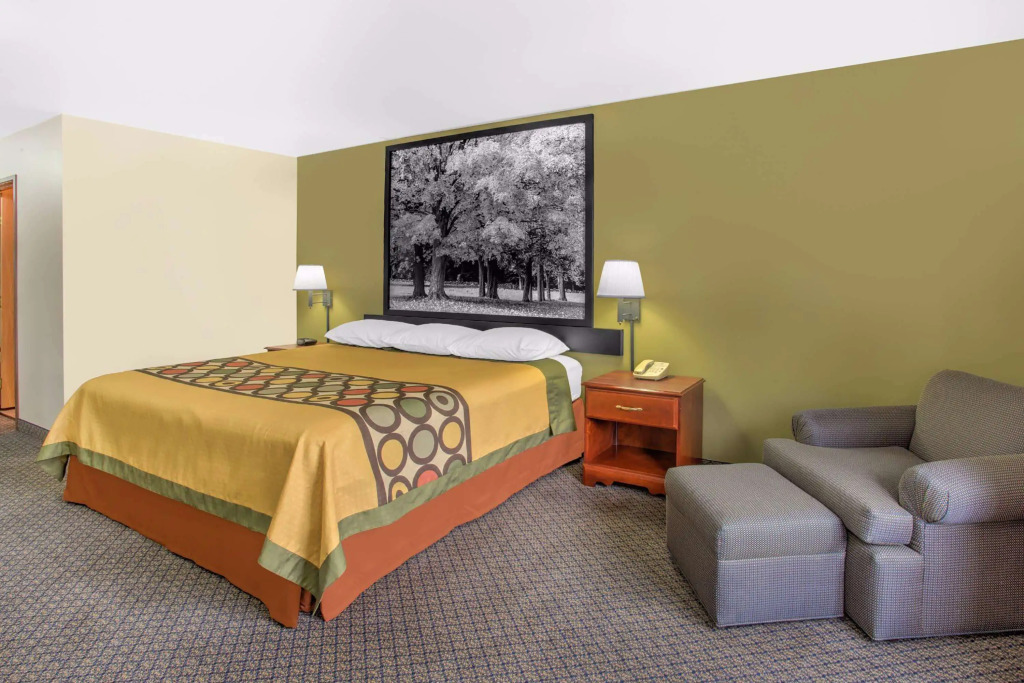 Super 8 by Wyndham Galva