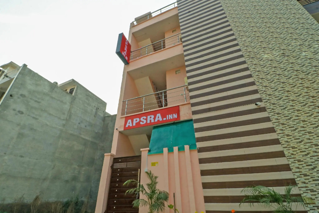 OYO 76432 Apsra Inn