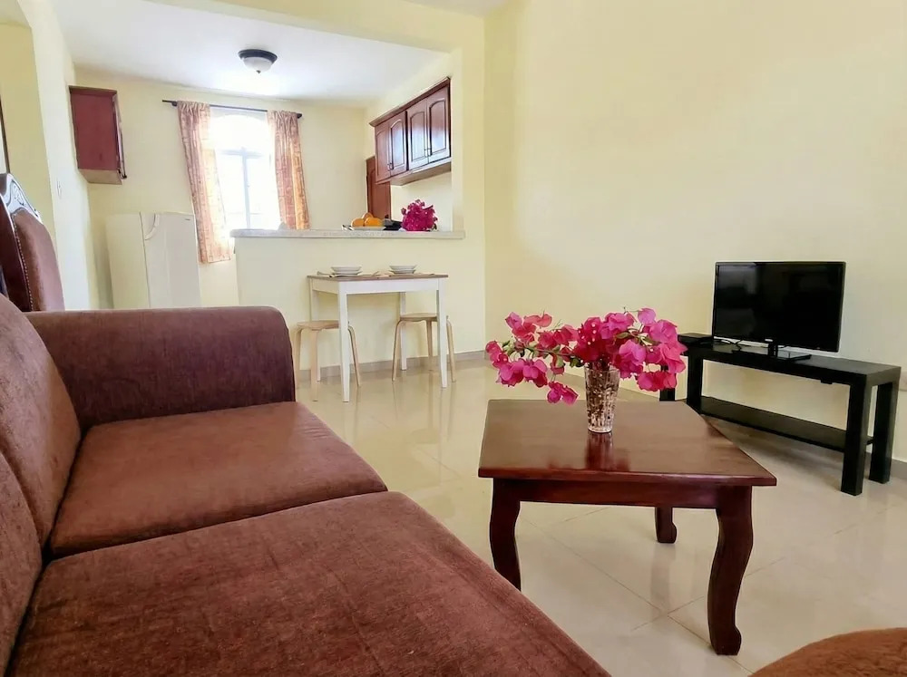 2-bedroom Beach Apartment With Pool Costambar