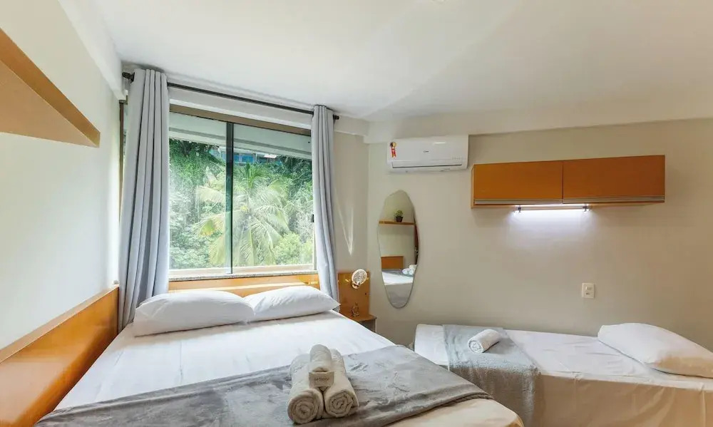Apt w/ Balcony Steps From the Sea, Ilheus Erw0301