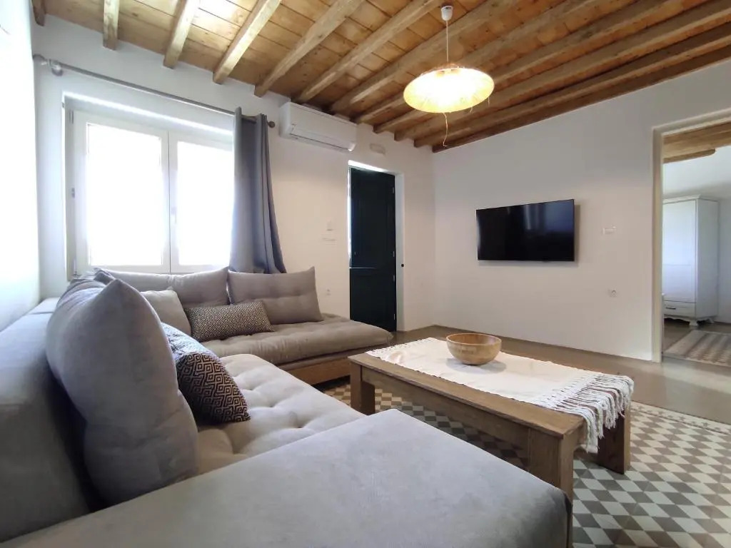 Traditional suites in Chora Kythnos #6