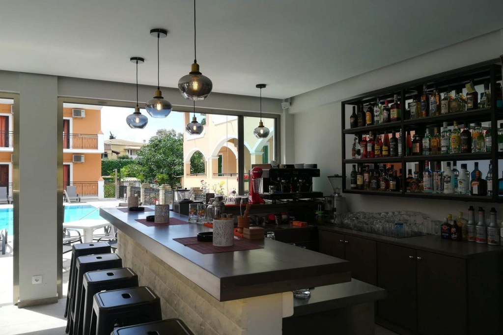 Dionisos Apartments