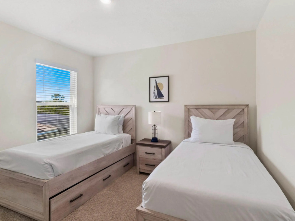 Upstay - Solterra Resort Home w Hot Tub and Pool, Davenport