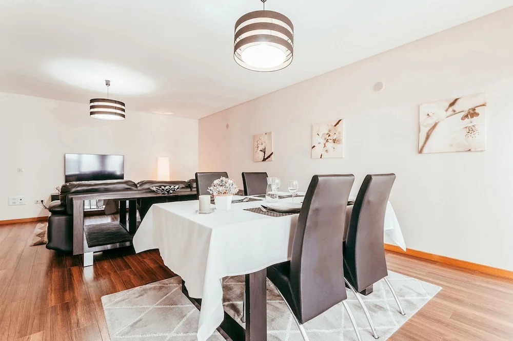 Modern Elegant 2 Bedroom in Amadora by GT House