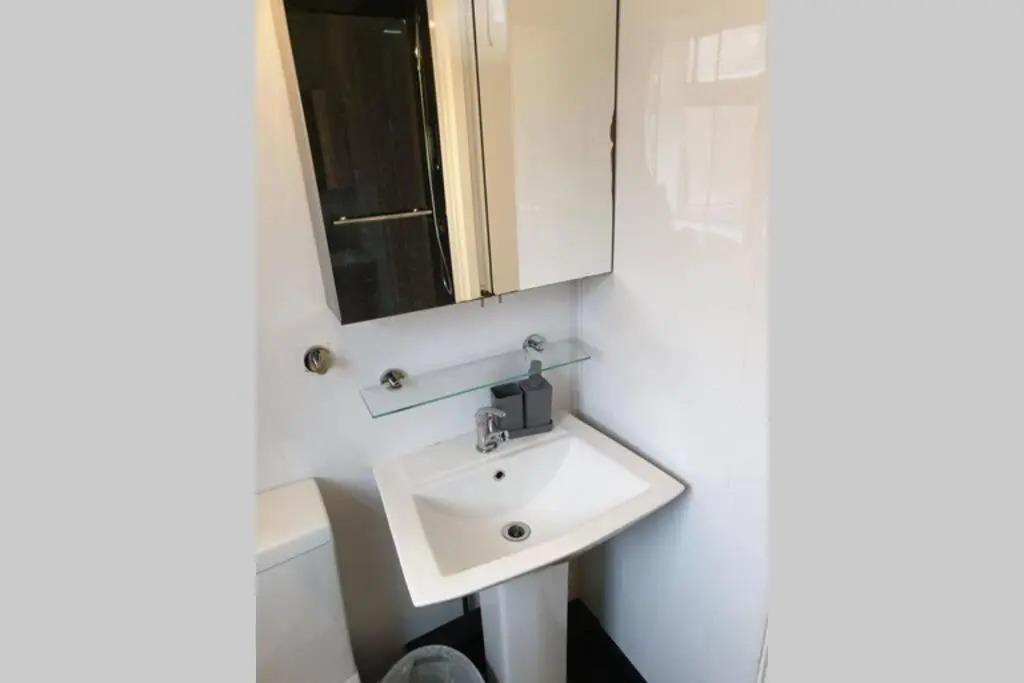 South Shield's Hidden Gem Garnet 3 Bedroom Apartment sleeps 6 Guests