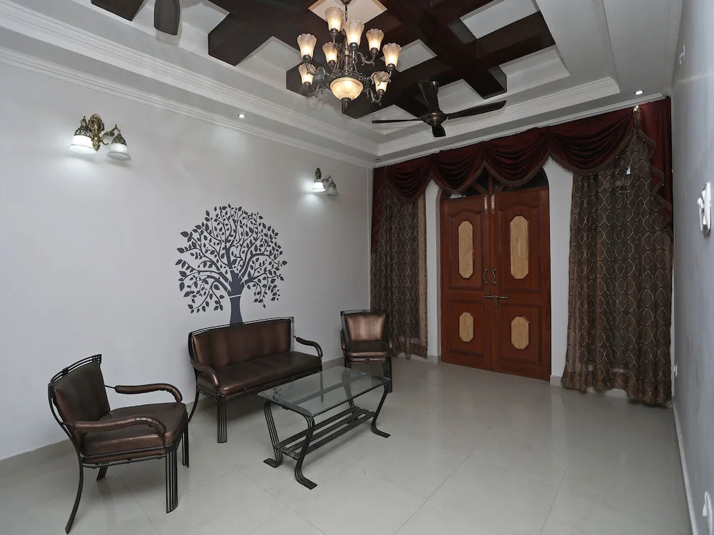 OYO 13293 Home Luxury Villa Canal Road