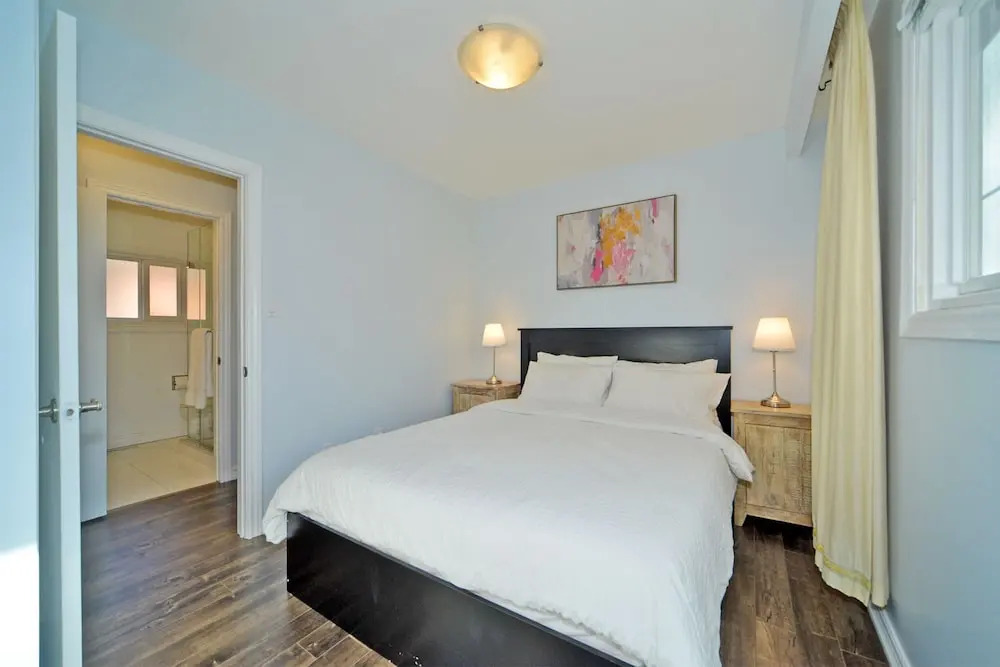 Toronto Luxury 2 BEDRM suite