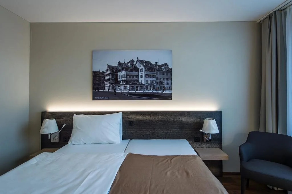 Hotel one66