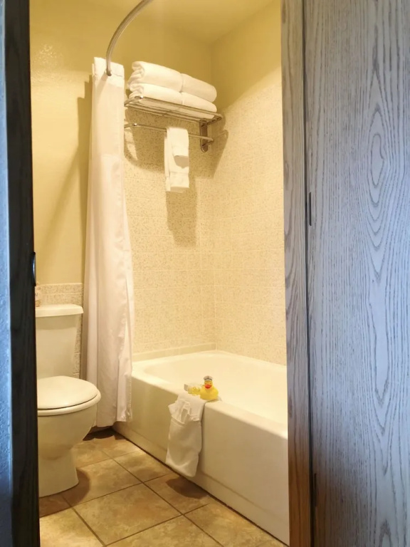River House Inn, a Baymont by Wyndham