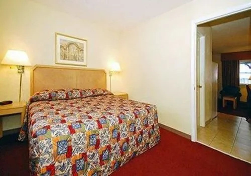 Rodeway Inn And Suites Newport News