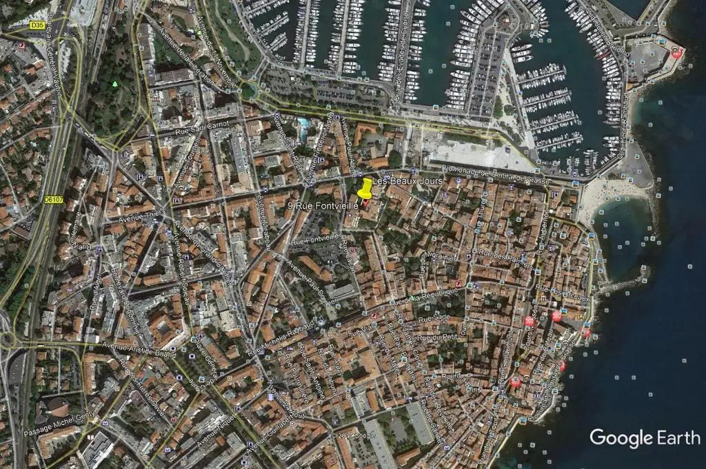 2 pièces climatisé avec balcon dans le vieil Antibes, résidence moderne avec ascenseur