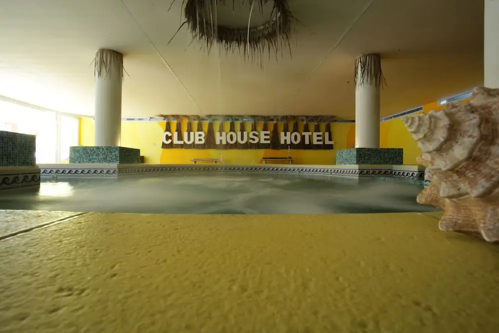 Club House Hotel