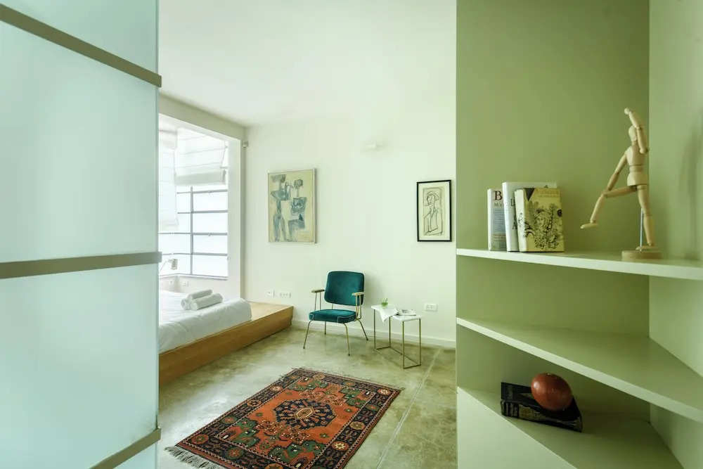 Spacious & Green 3BR Apt w Balcony