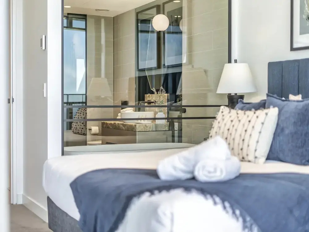 Luxury Beachfront 1-bed Apartment With Pool & Gym