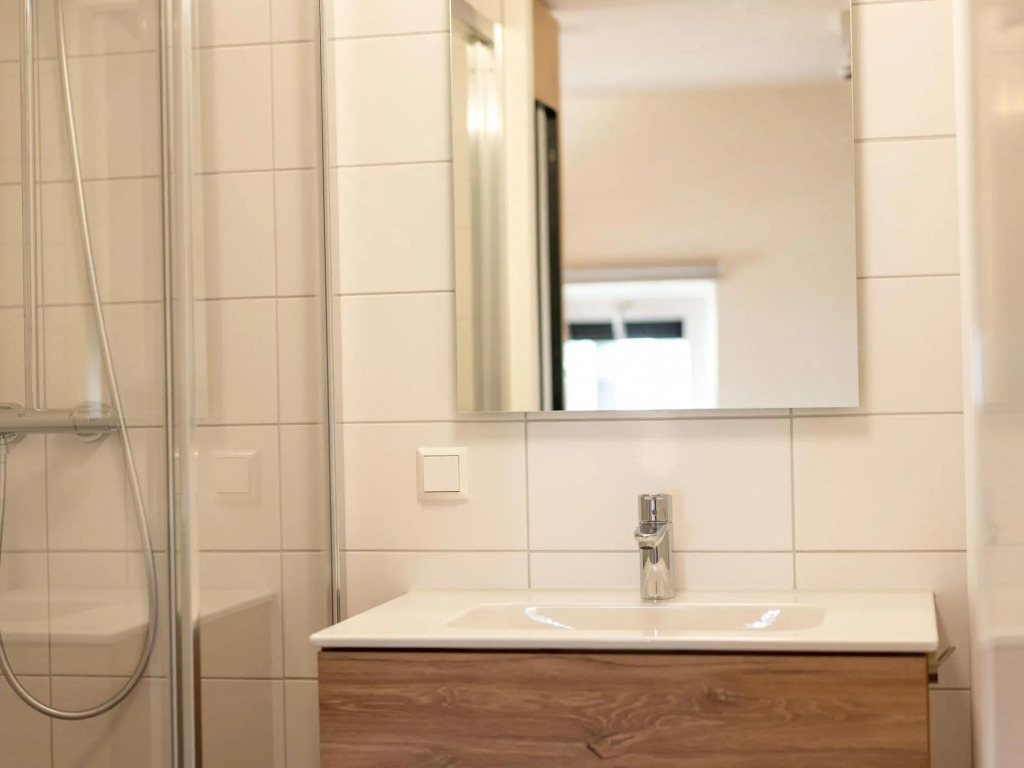 Nice tiny house with dishwasher, in a holiday park, 900 m. from the sea