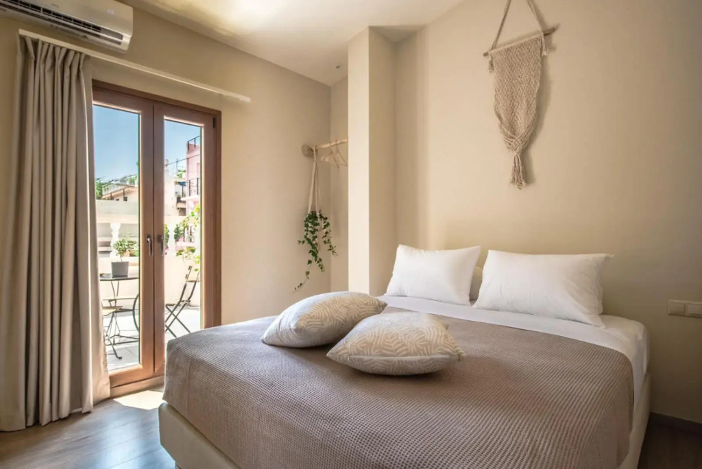 Stone house near Acropolis - Living Stone Diamond