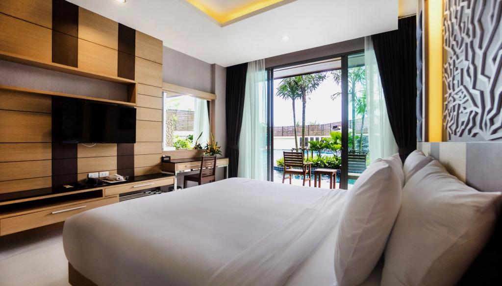 Aqua Resort Phuket - Near Beach and Chalong Pier