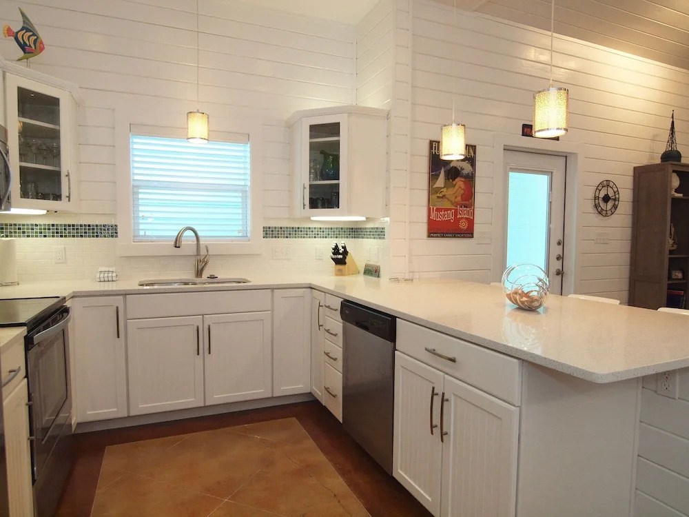The Sea Monkee Pb216 3 Bedrooms 2 Bathrooms Condo