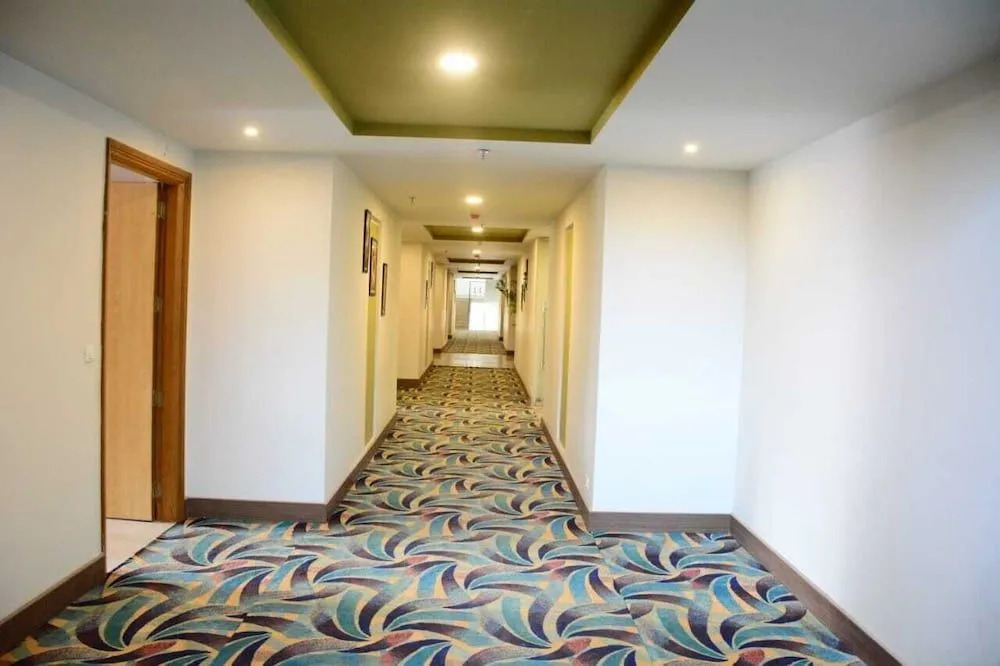 Four Leaf Service Suites
