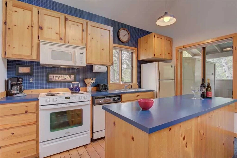 2 Circle 4 Cabin