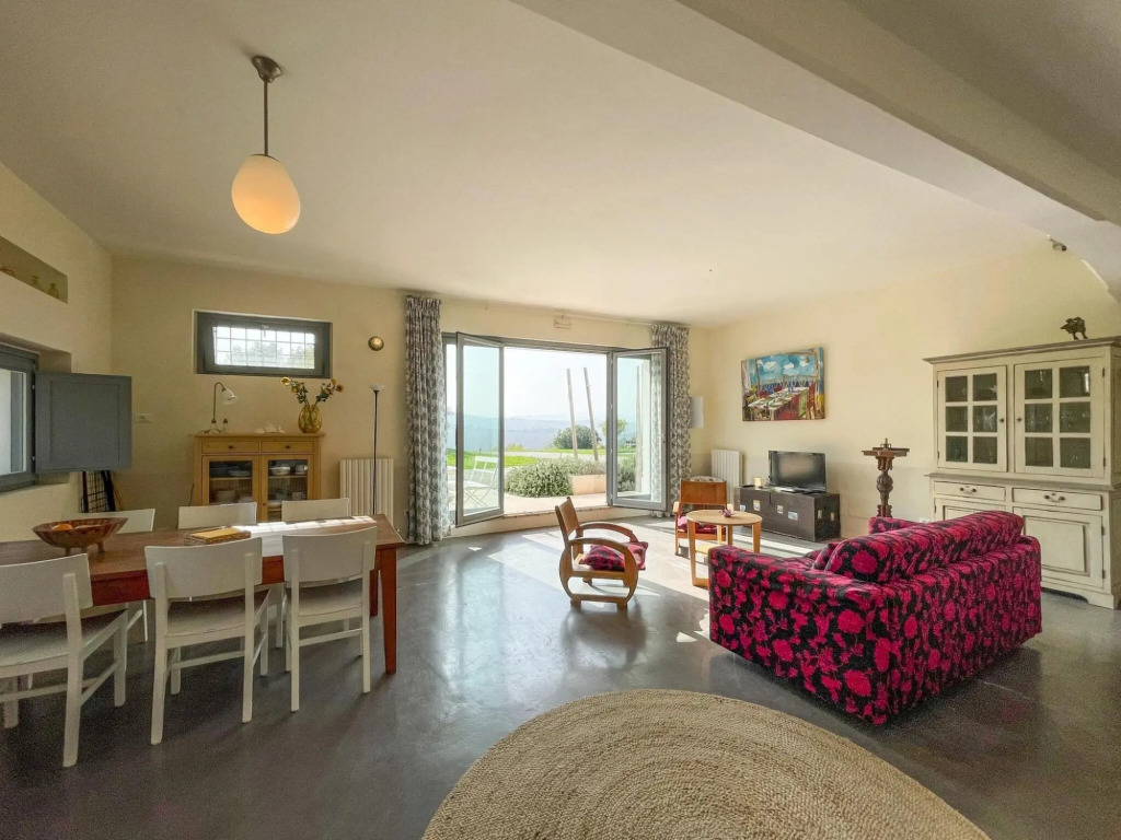 Amazing apartment in Belvedere Ostrense with garden