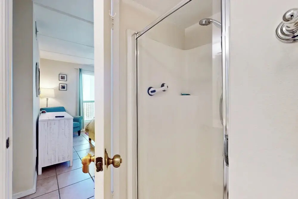 10th-floor 3BR Beachfront Condo w/ Views & Pool