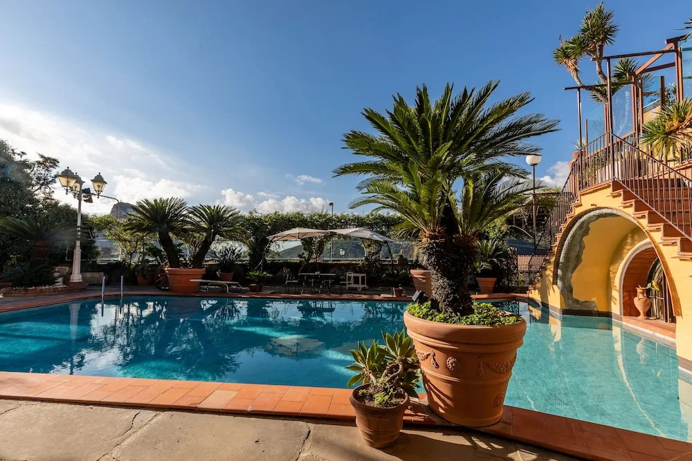 Villa Amalia Resort for family & friends