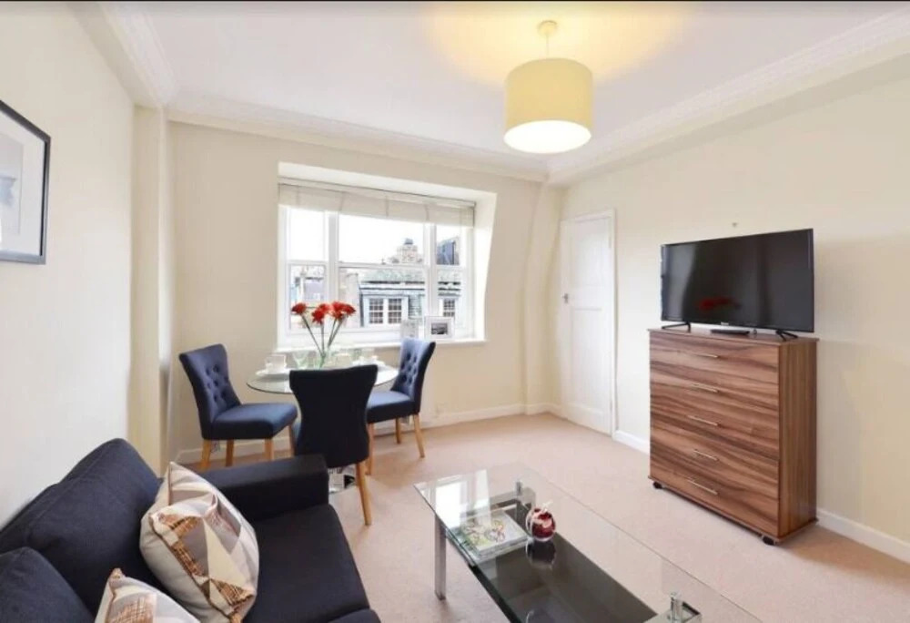 Bright and Central Studio Apartment