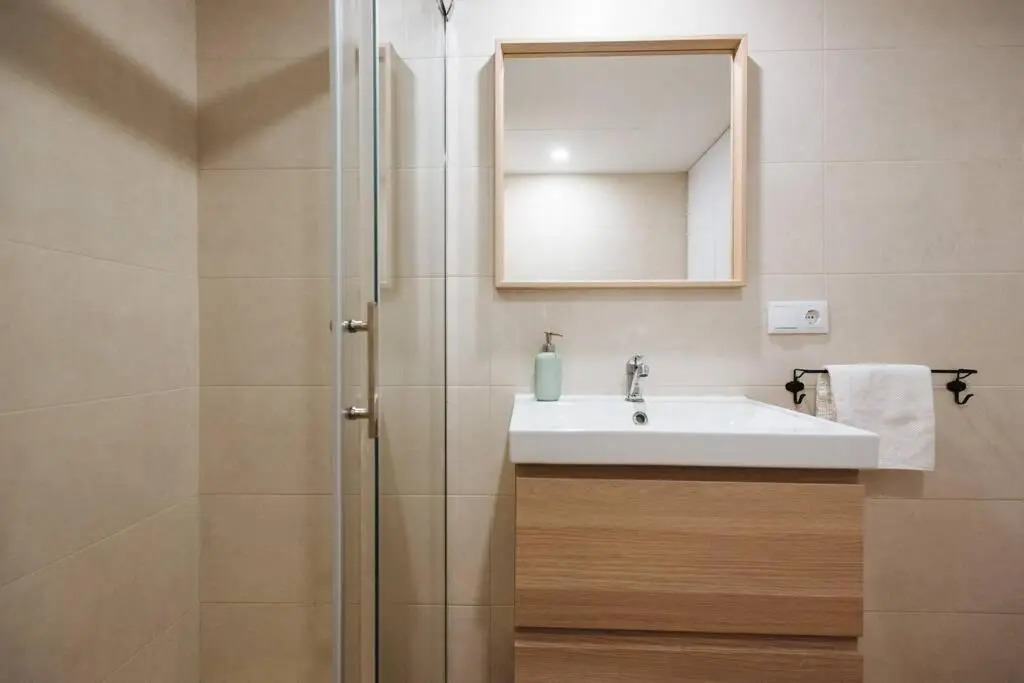 Hostly Sol 2bdr flat with patio in Seville center