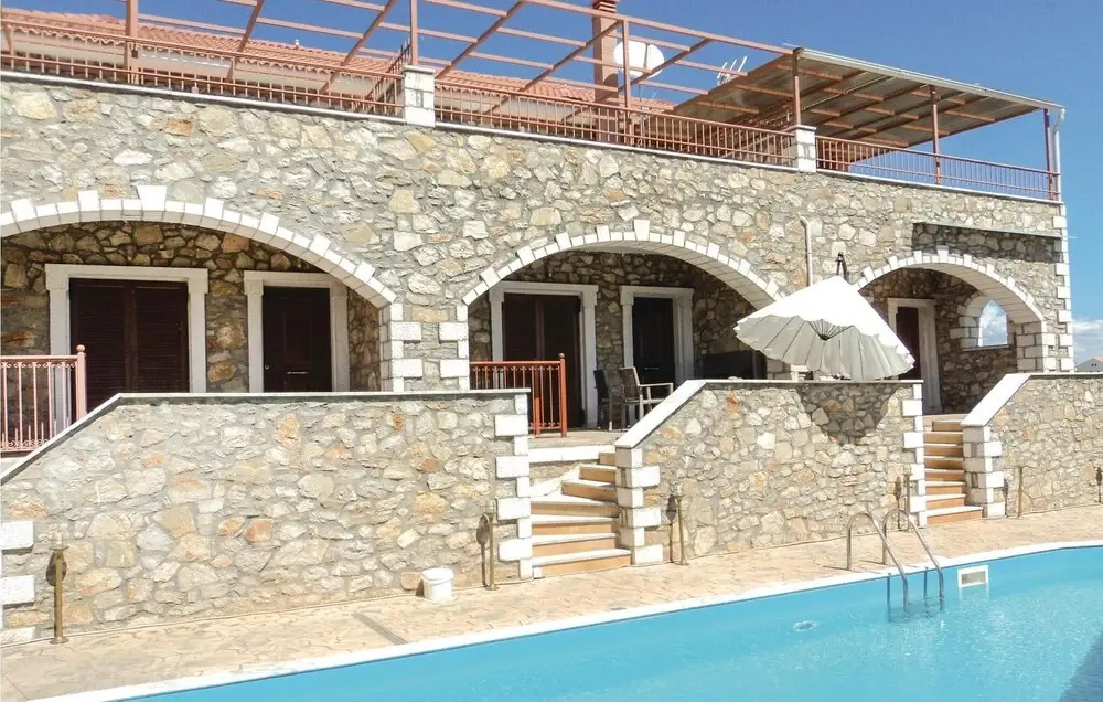 3 Bedroom Lovely Home In Paralio Astros
