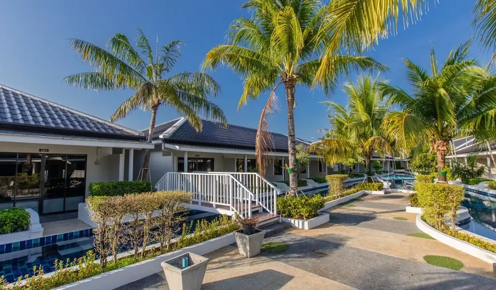 Blu Boat Pool Access Resort and Villas