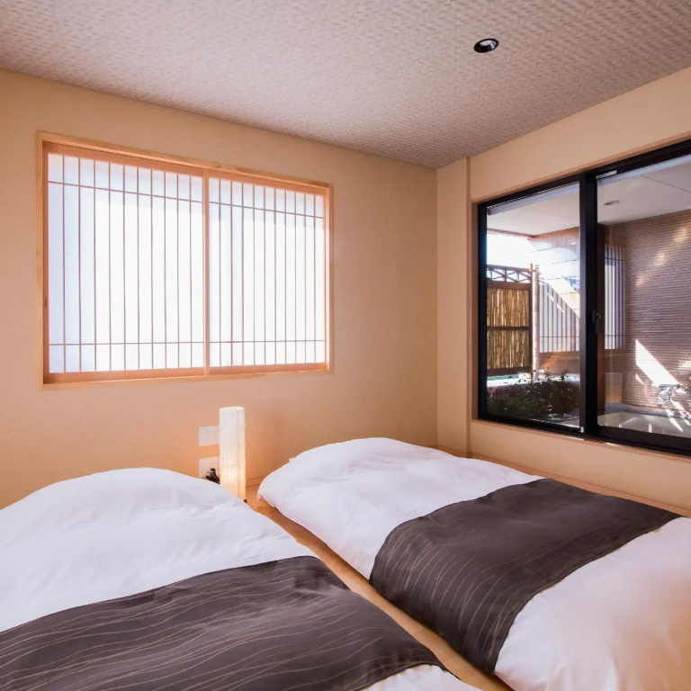 Dogo Onsen Yachiyo 道後温泉八千代
