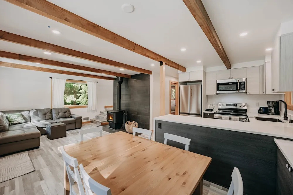 Snowline Cabin #48 - A Classic Family Cabin With an Outdoor Hot Tub!